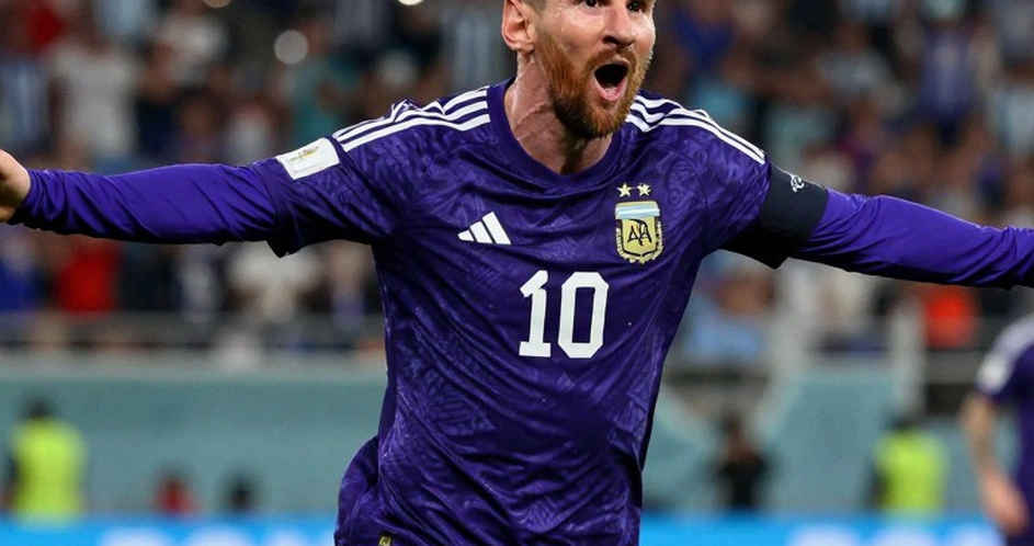 ভ্যালেন্সিয়ায় সাতোর অতিরিক্ত তকমা: পজিশন-ওভারল্যাপের হিসাবে আটকে যাওয়া এক তরুণ মিডফিল্ডার